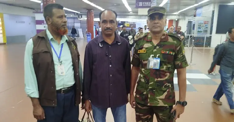 সেনাবাহিনীর সহায়তায় থেকে দেশে ফিরলেন সুদানে আটকে পড়া ময়নুল